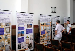 Aspecto de la exposición sobre el proyecto de recuperación de la Memoria Histórica en el Salón de Plenos del Ayuntamiento de Setenil (Foto: Manuel Castro).